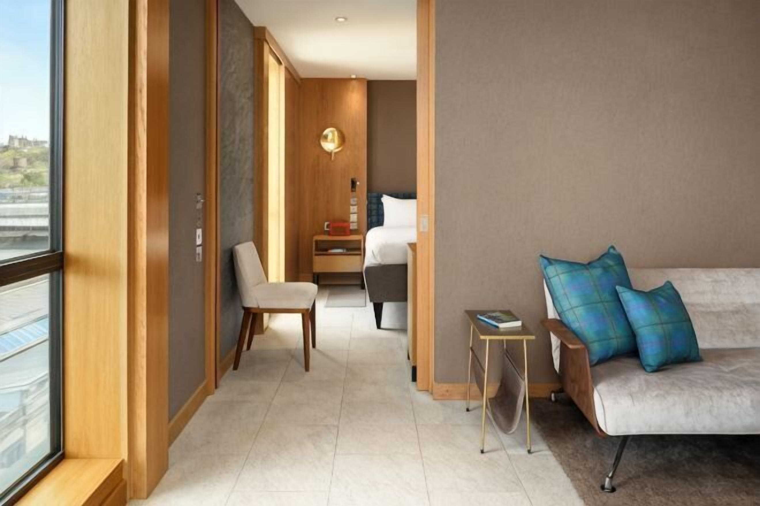 1 bedroom, Egyptian cotton sheets, premium bedding, down duvets