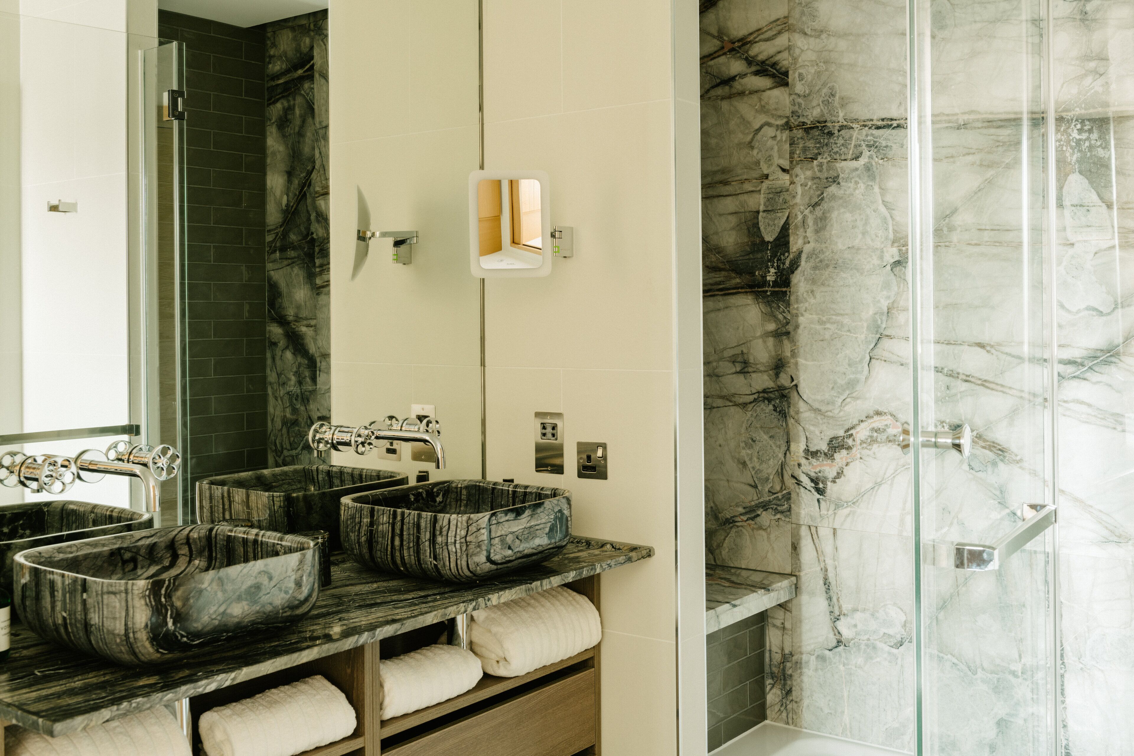 1 bedroom, egyptian cotton sheets, premium bedding, down duvets