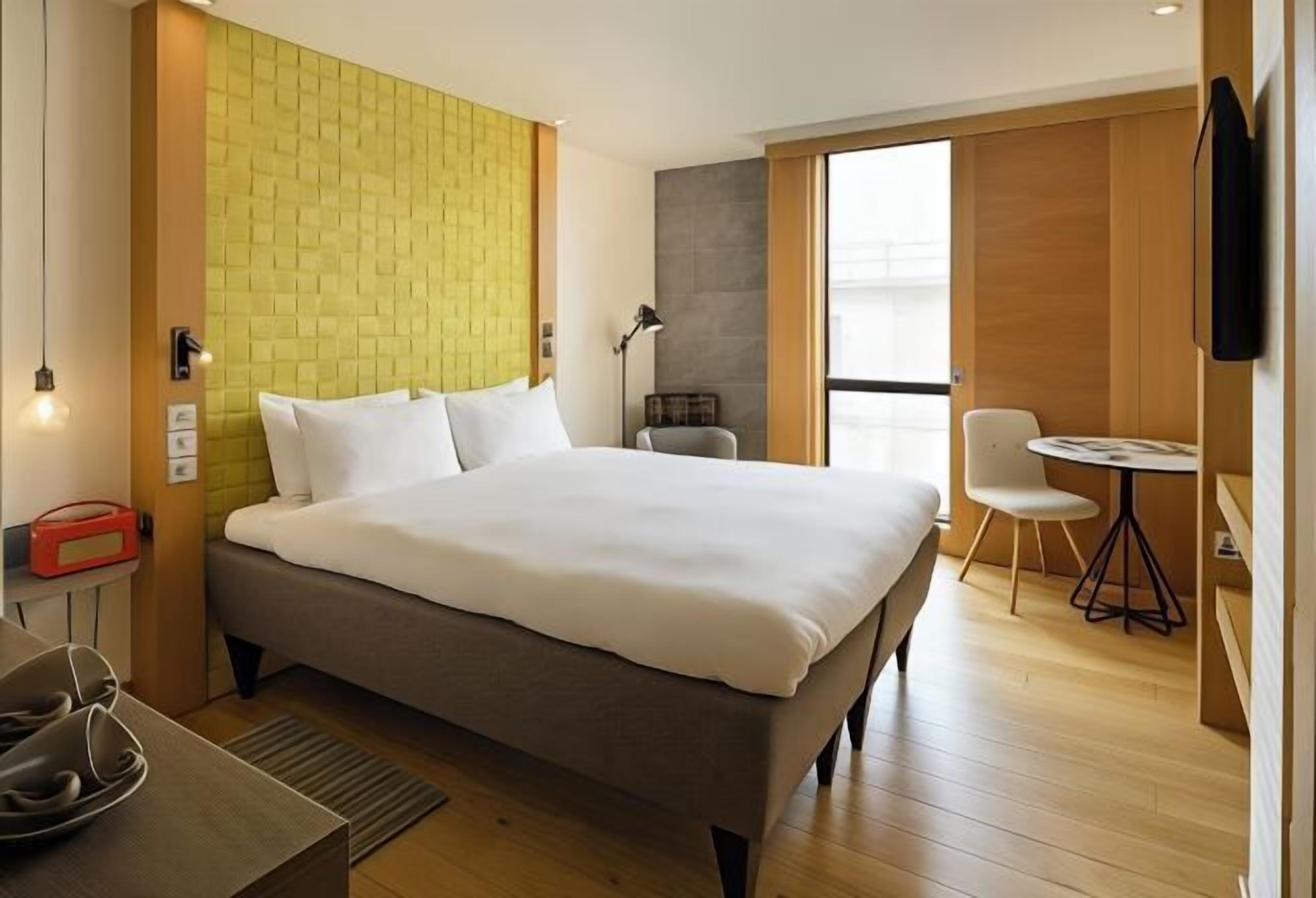1 bedroom, Egyptian cotton sheets, premium bedding, down duvets