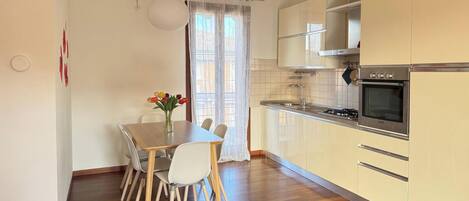 Réfrigérateur, four, plaque de cuisson, lave-vaisselle