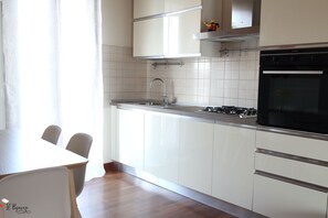 Fridge, oven, stovetop, dishwasher - Il Papavero apartment Sirmione | Terme & Garda Lake (Sirmione)