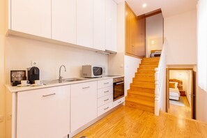 Fridge, microwave, oven, coffee/tea maker