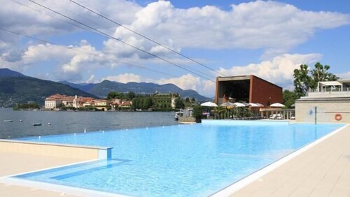 Apartment in stone chalet surrounded by greenery a few steps from the lake