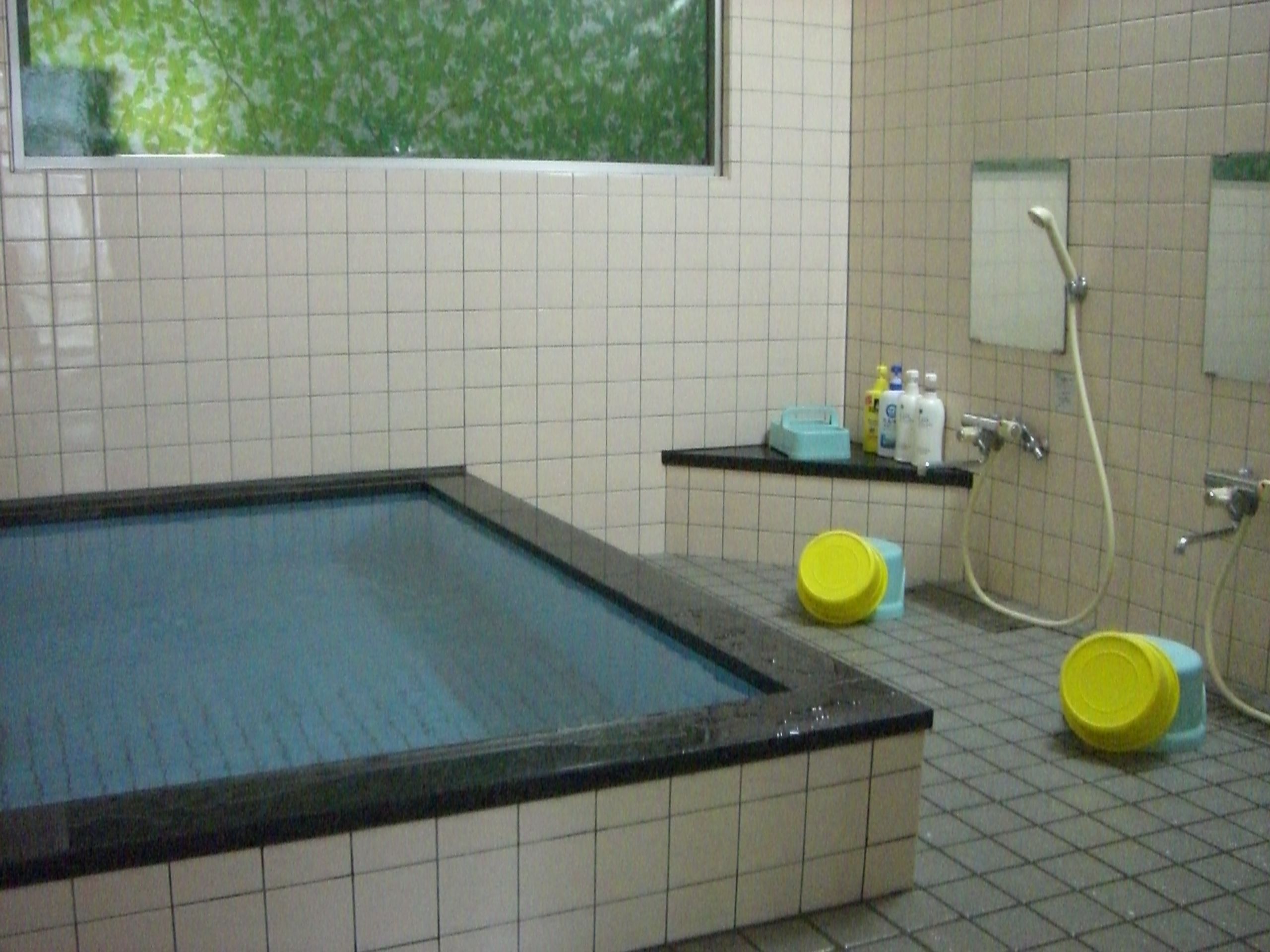 屋内スパ浴槽