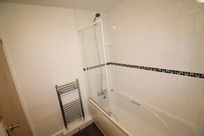 1 Bed Apartment | Bathroom | Towels