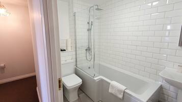 Combined shower/bathtub, hair dryer, towels, soap