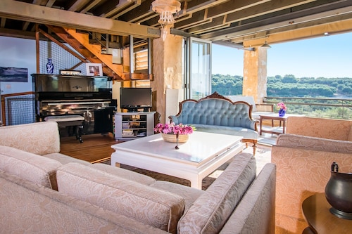 Luksuriøs familievennlig villa bare 10 minutters gange fra stranden med privat bad