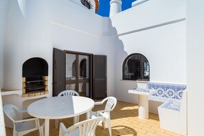 تناول الطعام بالخارج
