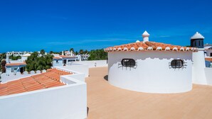 A white building with a red-tiled roof, a small balcony, and a window. - Casa dos Caes - Private pool, just 500m from golf course & 1.5km from beach (Carvoeiro)