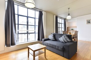 Living area - Chancery Lane City Apartments (London)