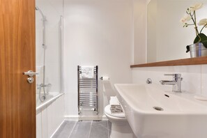 Bathroom - Chancery Lane City Apartments (London)