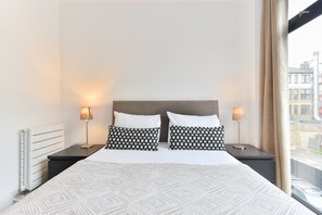Iron/ironing board, cots/infant beds, rollaway beds, free wired Internet - Chancery Lane City Apartments (London)