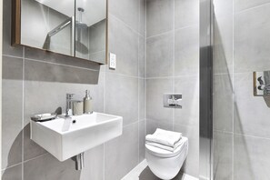 Departamento | Baño | Regadera tipo lluvia, secadora de cabello, toallas 