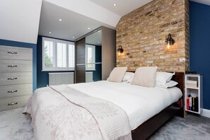 4 chambres, bureau, Wi-Fi, draps fournis