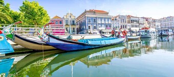 The Central Tiled Apartment is a cozy apartment situated in the city center