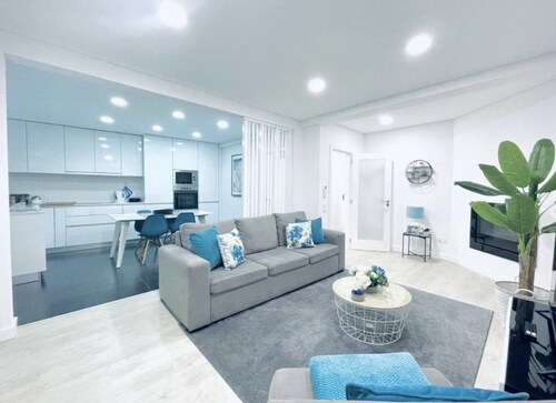 The Central Tiled Apartment is a cozy apartment situated in the city center