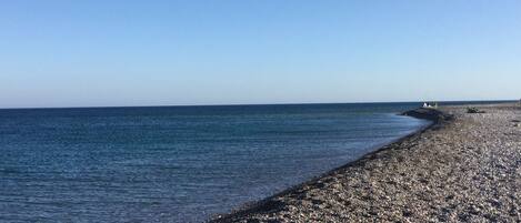 Beach nearby, sun loungers, beach towels