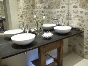 Chambre Double (Ardia) | Salle de bain