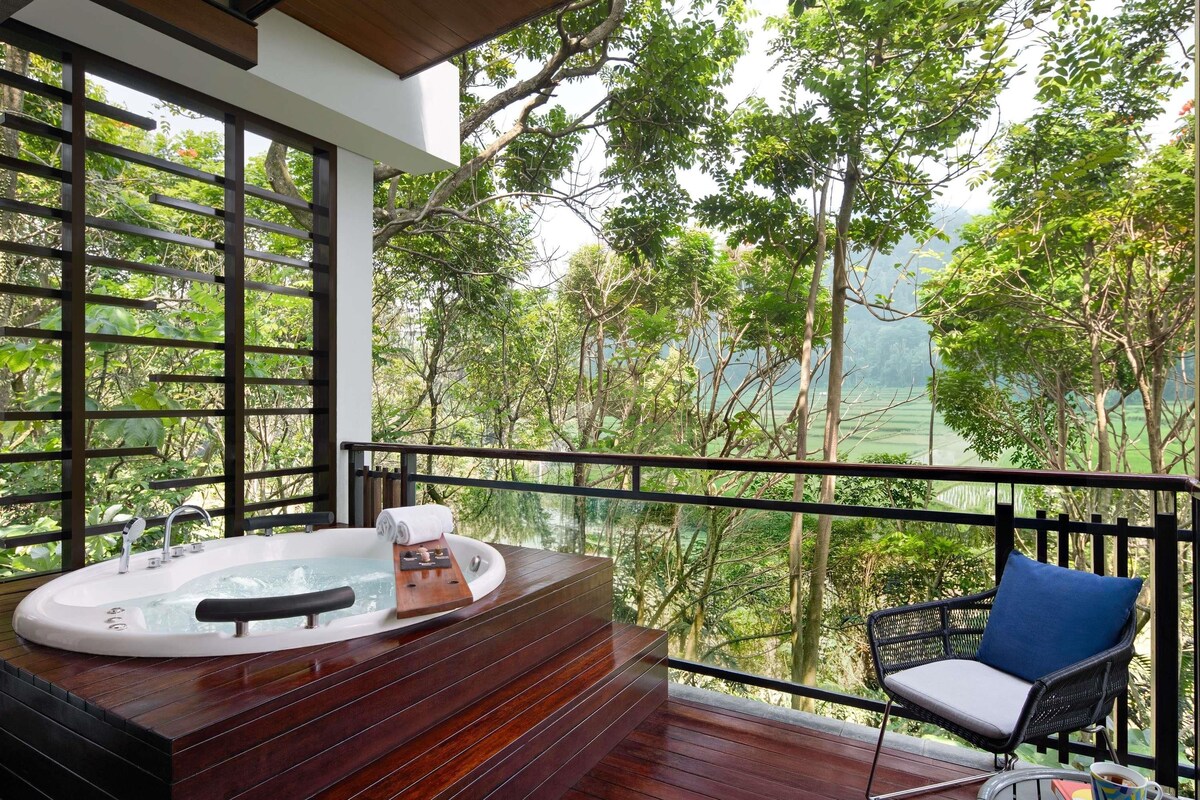 Studio, Accessible, Hot Tub (Vimala) | Premium bedding, in-room safe, desk, laptop workspace