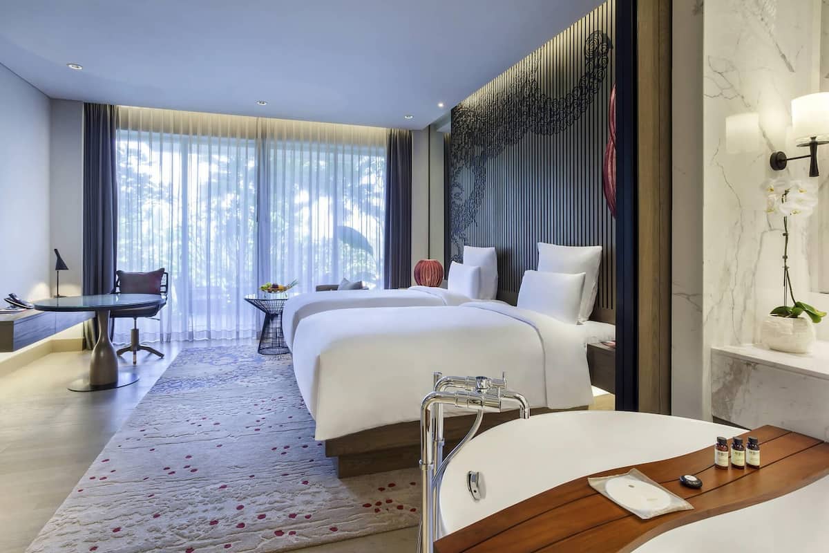 Executive Room, 2 Twin Beds | Premium bedding, in-room safe, desk, laptop workspace