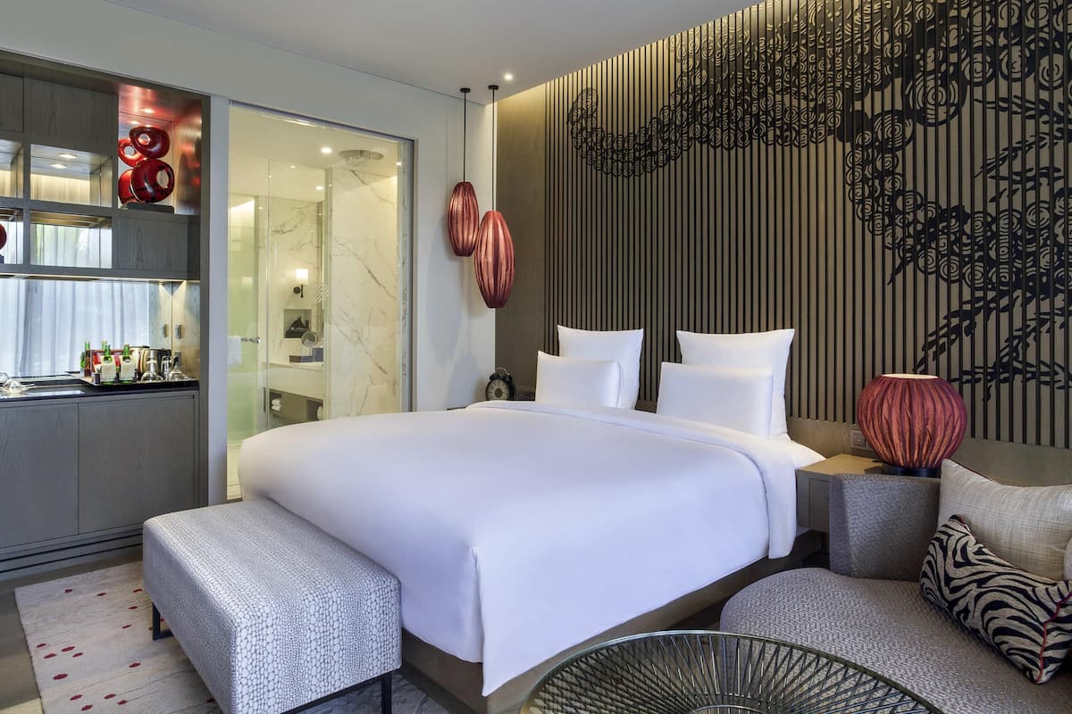 Premium bedding, in-room safe, desk, laptop workspace