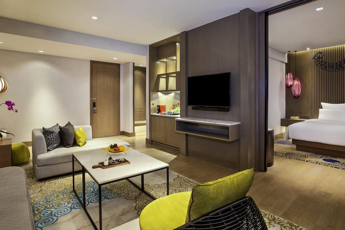 Premium bedding, in-room safe, desk, laptop workspace
