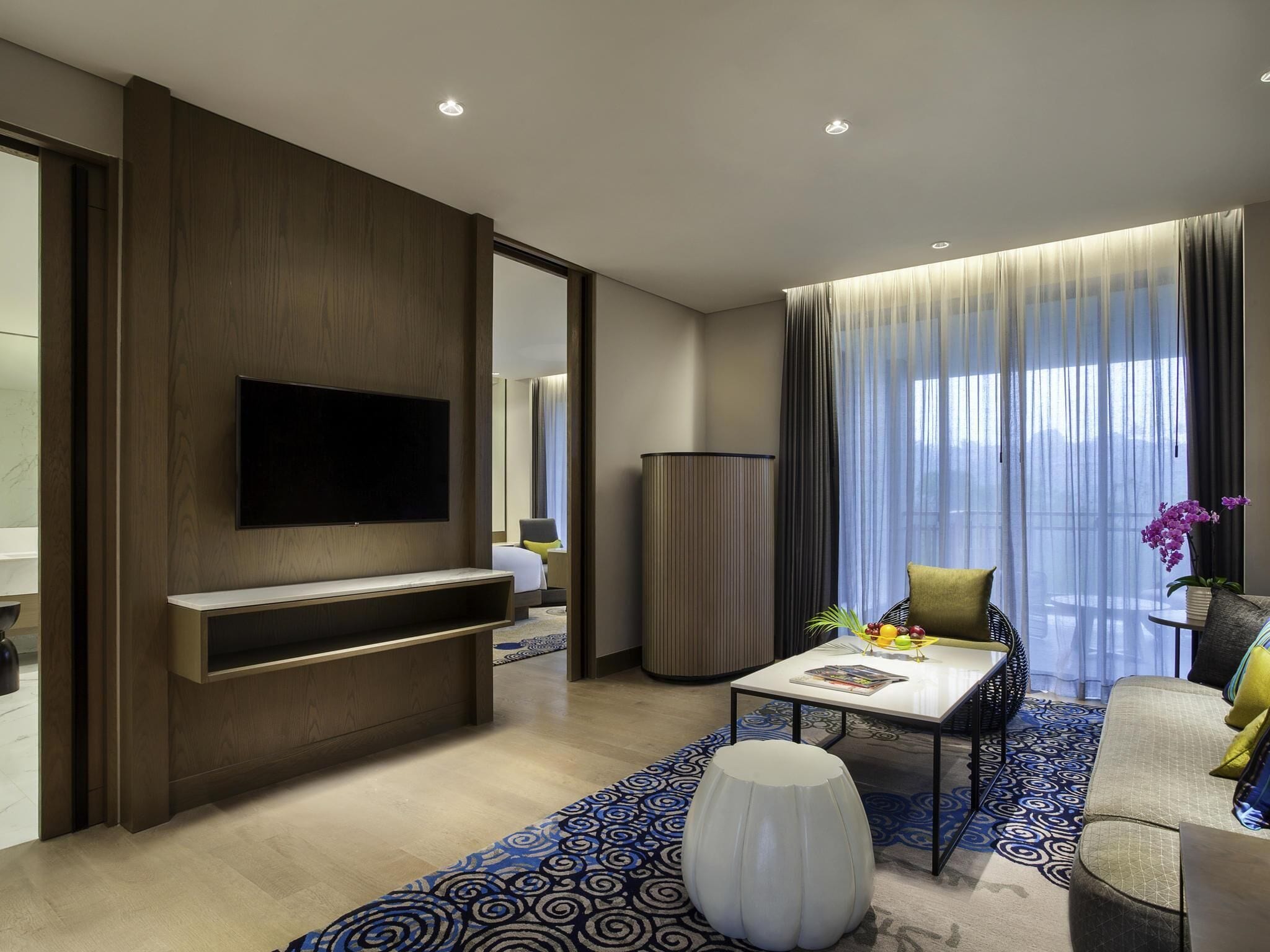 Executive Suite, 1 King Bed | Premium bedding, in-room safe, desk, laptop workspace
