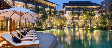 4 piscinas al aire libre, sillones reclinables de piscina