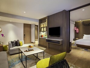 Executive Suite, 1 King Bed | Premium bedding, in-room safe, desk, laptop workspace - Pullman Ciawi Vimala Hills Resort (Ciawi)