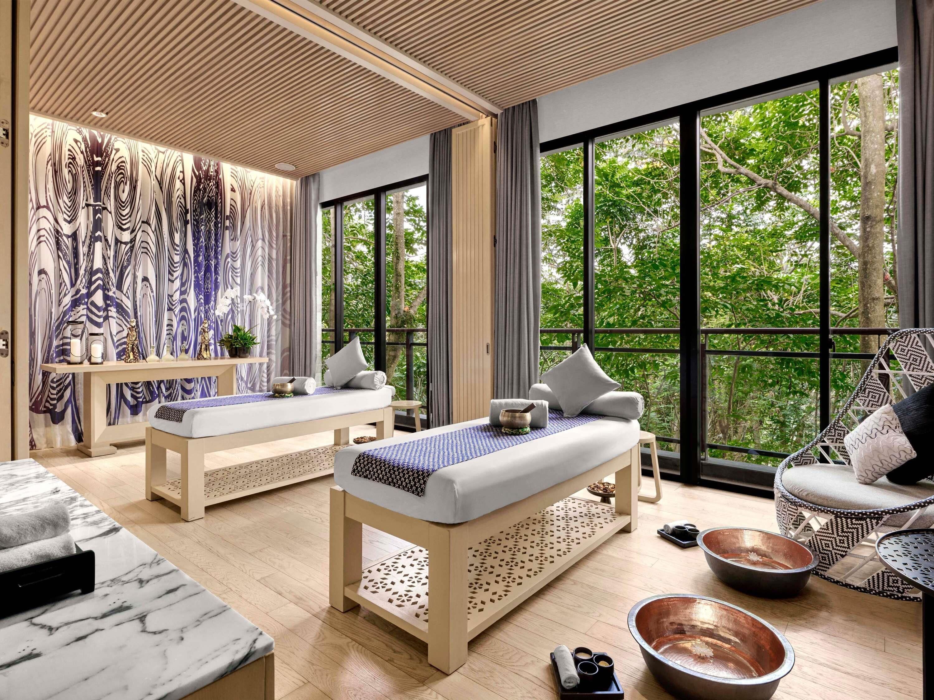 Parihoitohuone(ita), höyrysauna, vartalohoitoja, hydroterapiaa