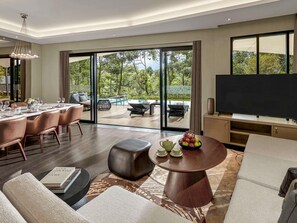 Junior Villa, Multiple Beds, Private Pool (Presidential) | Premium bedding, in-room safe, desk, laptop workspace - Pullman Ciawi Vimala Hills Resort (Ciawi)