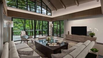 Premium bedding, in-room safe, desk, laptop workspace