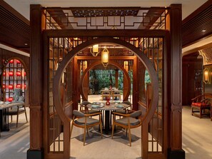 2 restaurants, breakfast, lunch served; local and international cuisine