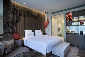 Premium bedding, in-room safe, desk, laptop workspace - Pullman Ciawi Vimala Hills Resort (Ciawi)