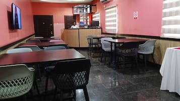 Frühstück, Mittagessen und Abendessen