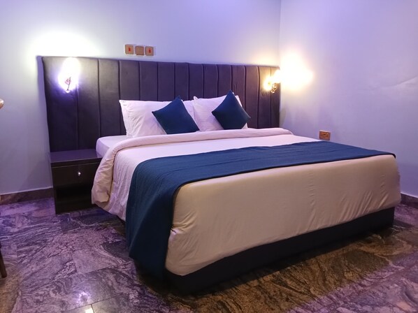 Superior Room | Free WiFi, bed sheets - Degok Hotel (Abuja)