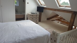 4 Schlafzimmer, Schreibtisch, Bügeleisen/Bügelbrett, kostenloses WLAN