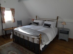 3 slaapkamers, een strijkplank/strijkijzer, wifi, beddengoed