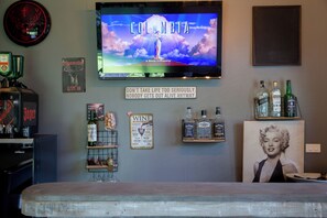 Bar (on property) - Baan Lily A Spacious 5 bedroom Villa With Pool and Jacuzzi, gym and games room (Bophut)