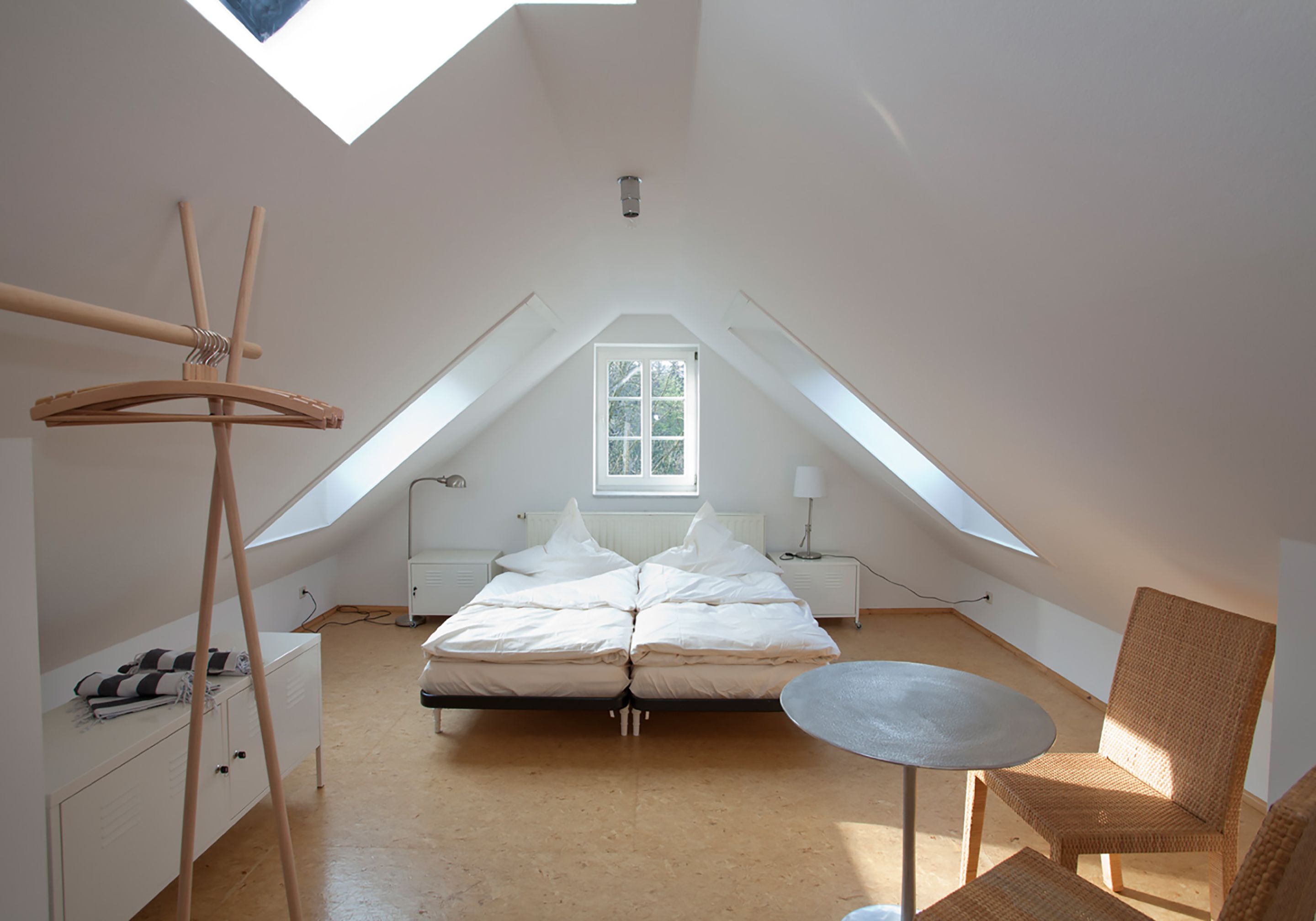 Quarto triplo básico, 3 camas de solteiro, para não fumantes | Individualmente decorados, individualmente mobiliados, Wi-Fi de cortesia