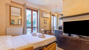 1 bedroom, iron/ironing board, travel cot, WiFi - AL LAGO by Design Studio (Bellano)
