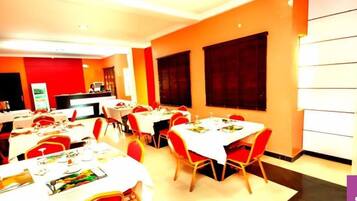 Frühstück, Mittagessen und Abendessen