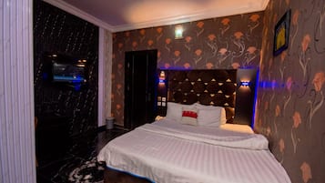 Superior-Zimmer | Individuell dekoriert, individuell eingerichtet, Schreibtisch