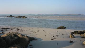 Una spiaggia nelle vicinanze