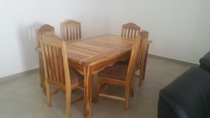 Appartement Confort, 3 chambres | Restauration dans la chambre
