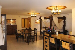 Honeymoon Studio Suite, Multiple Beds, Pool Access, Sea View | Iron/ironing board, free WiFi, bed sheets - Dodo's Santorini (Santorini)