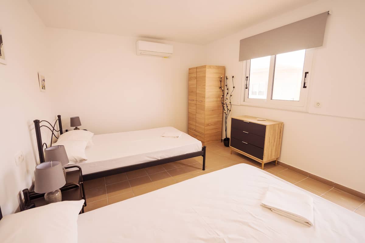 Estudio Deluxe, acceso a la alberca, frente al mar | Tabla de planchar con plancha, wifi gratis y ropa de cama