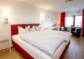 Double or Twin Room | Hypo-allergenic bedding, individually decorated, desk, free WiFi