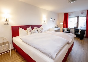 Double or Twin Room | Hypo-allergenic bedding, individually decorated, desk, free WiFi - Hotel Haus Nachtigall B&B (Uedem)