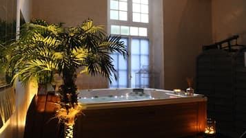 Sauna, hot tub, body treatments, body scrubs, facials, 1 treatment room